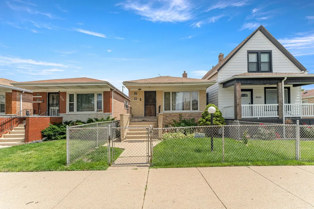 9043 South Carpenter Street Chicago IL 60620