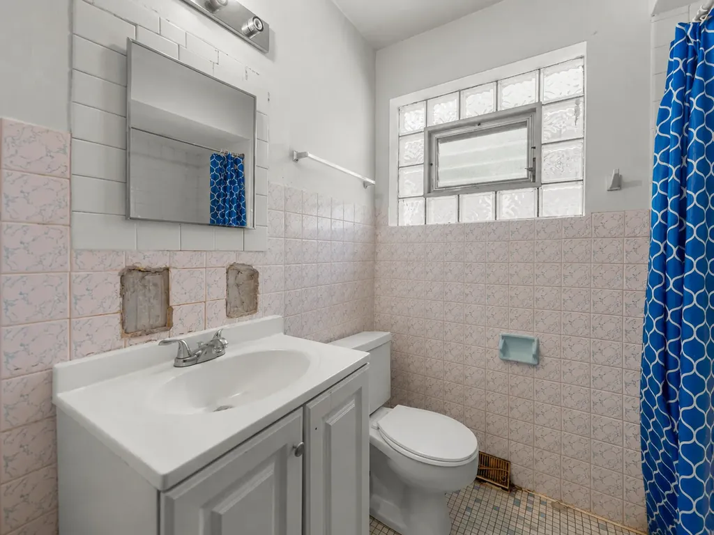9043 South Carpenter Street Chicago IL 60620