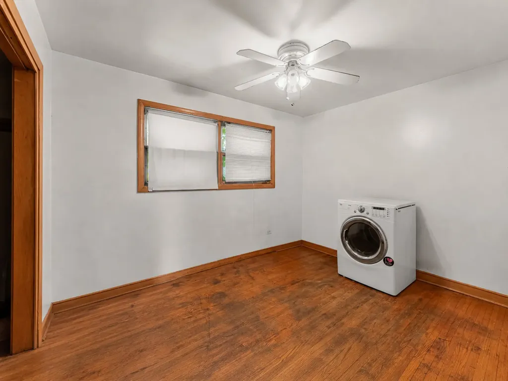 9043 South Carpenter Street Chicago IL 60620