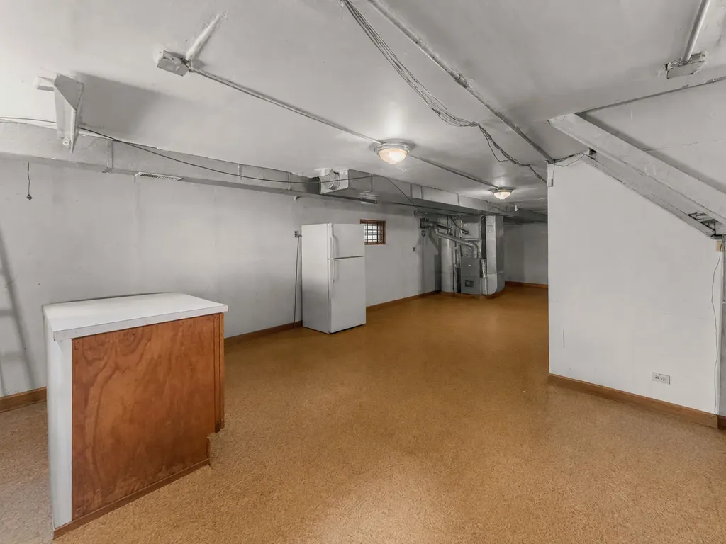 9043 South Carpenter Street Chicago IL 60620