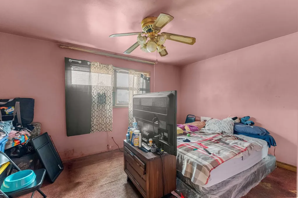 9043 South Carpenter Street Chicago IL 60620