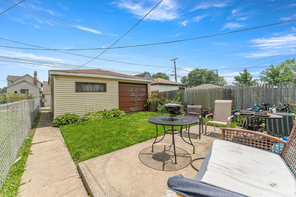 9043 South Carpenter Street Chicago IL 60620