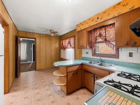 9043 South Carpenter Street Chicago IL 60620