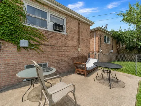 9043 South Carpenter Street Chicago IL 60620