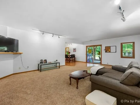 28 Tomahawk Trail Oswego IL 60543