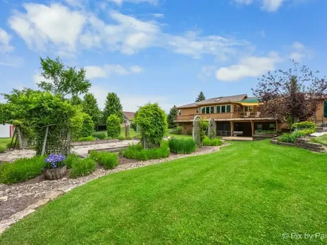 28 Tomahawk Trail Oswego IL 60543