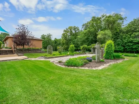 28 Tomahawk Trail Oswego IL 60543