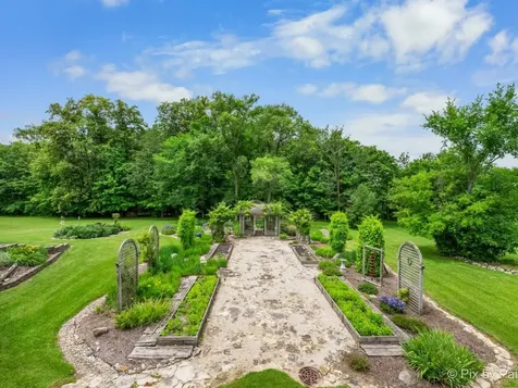 28 Tomahawk Trail Oswego IL 60543