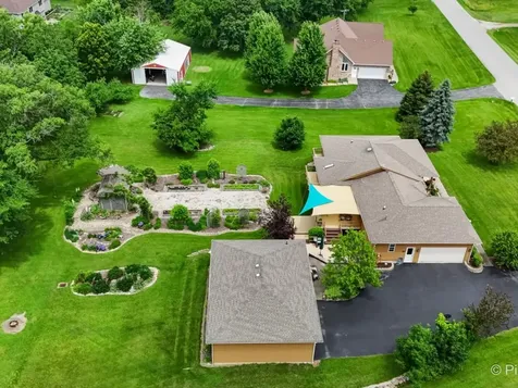 28 Tomahawk Trail Oswego IL 60543