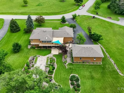 28 Tomahawk Trail Oswego IL 60543