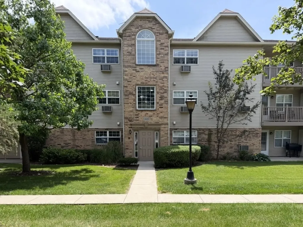 1443 Spring Brook Court Round Lake Beach IL 60073