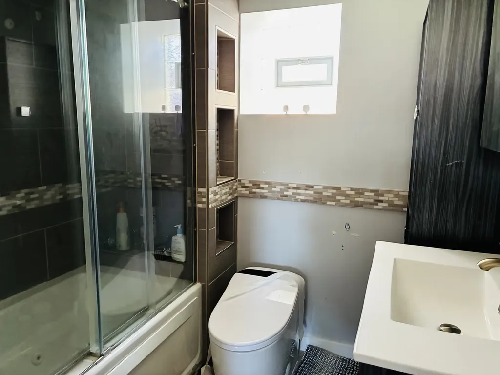 4925 West Warwick Avenue Chicago IL 60641