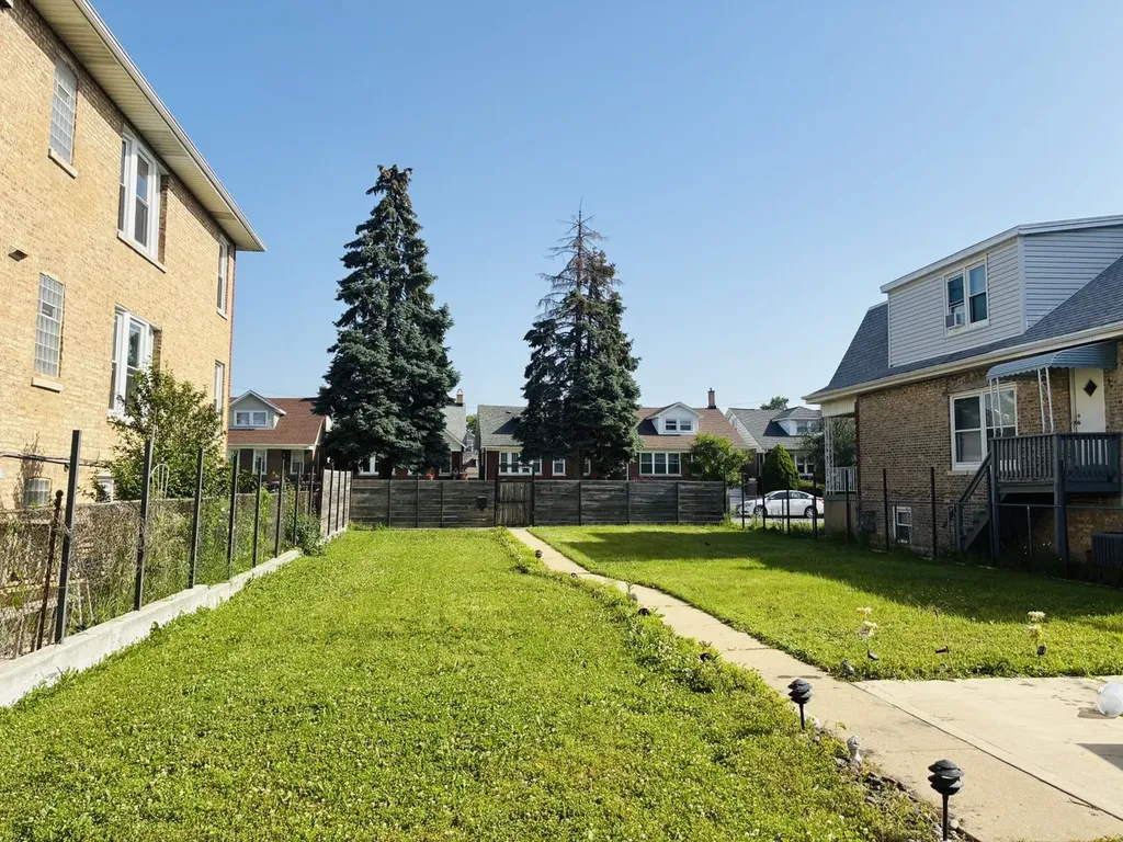 4925 West Warwick Avenue Chicago IL 60641