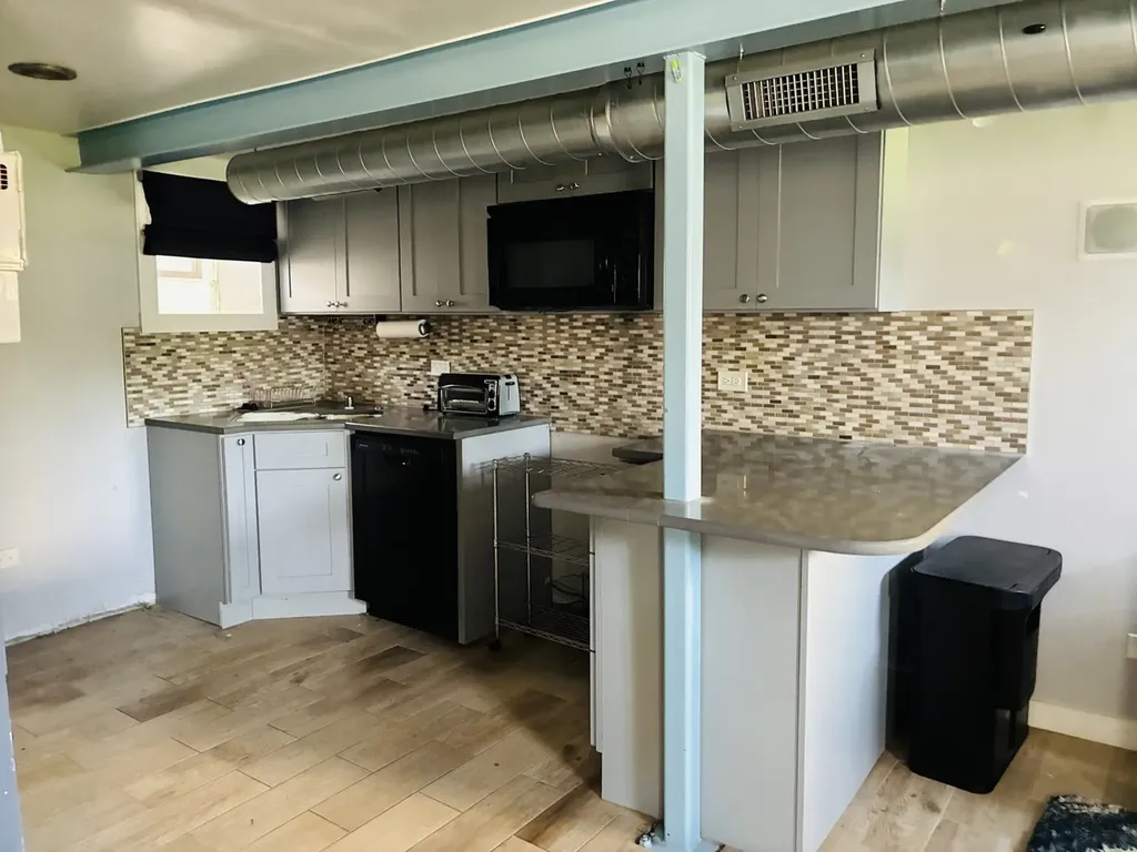 4925 West Warwick Avenue Chicago IL 60641