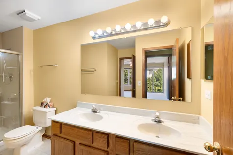 26 Tyler Court Streamwood IL 60107