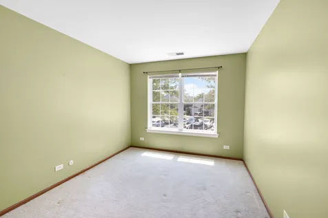 26 Tyler Court Streamwood IL 60107