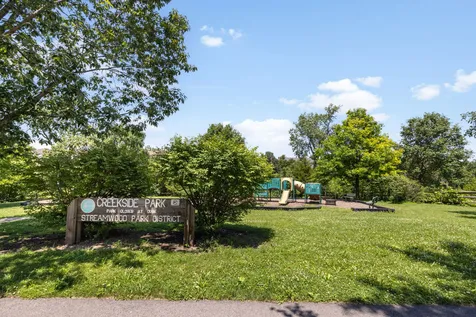 26 Tyler Court Streamwood IL 60107