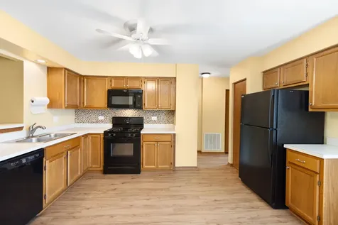 26 Tyler Court Streamwood IL 60107