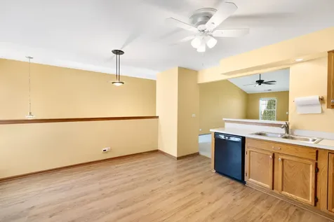 26 Tyler Court Streamwood IL 60107