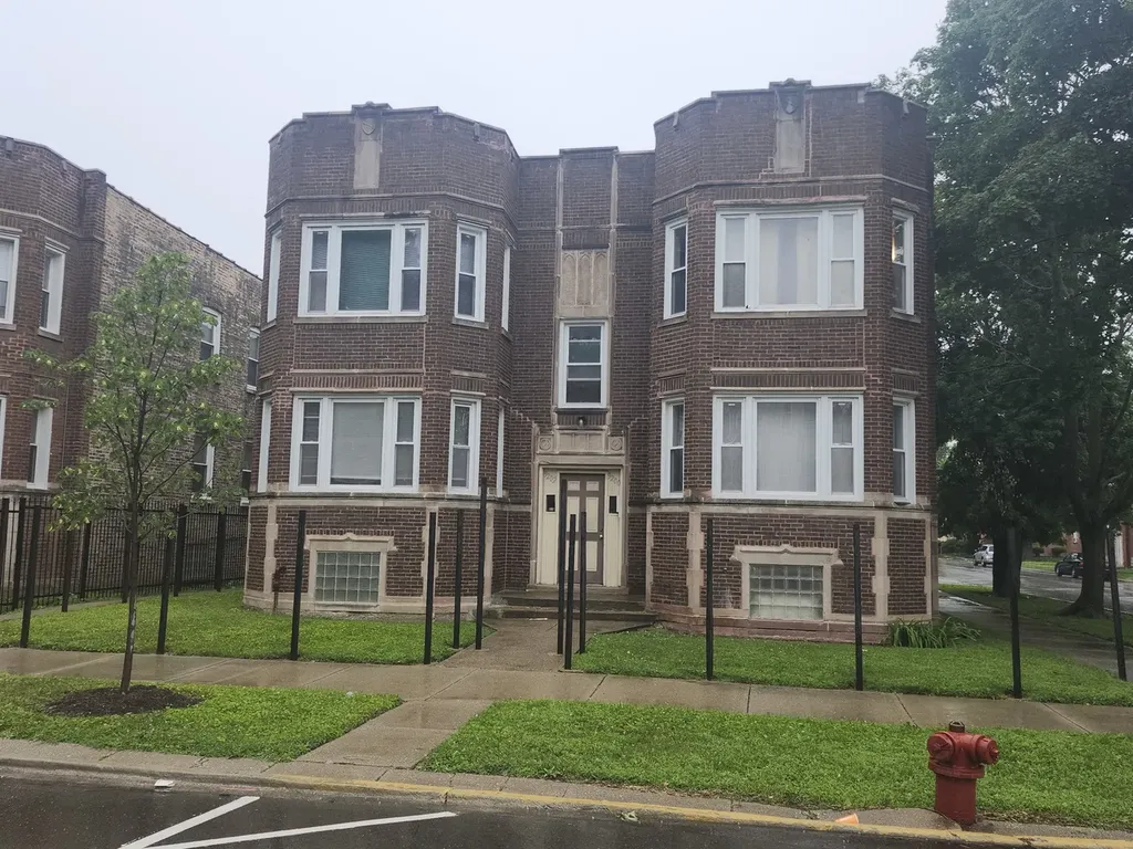 9202 South Loomis Street Chicago IL 60620