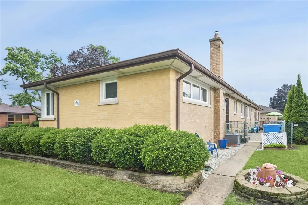 8231 West Berwyn Avenue Chicago IL 60656
