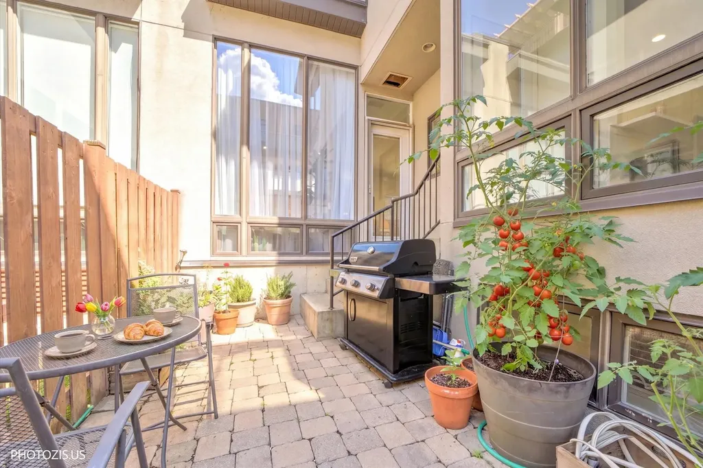 1757 North Paulina Street Chicago IL 60622