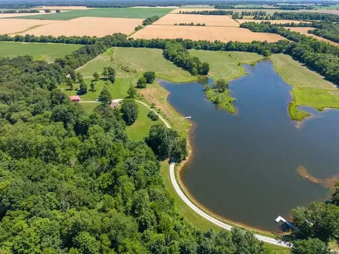 3042 Cannon Gardens Road Salem IL 62881