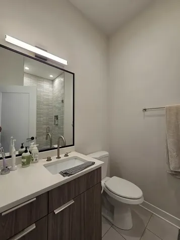 1348 West Roscoe Street Chicago IL 60657
