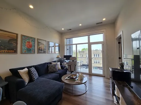 1348 West Roscoe Street Chicago IL 60657