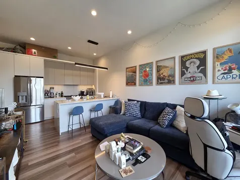 1348 West Roscoe Street Chicago IL 60657