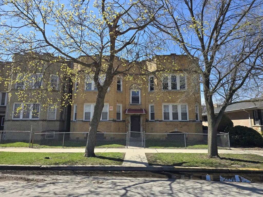 9130 South Throop Street Chicago IL 60620