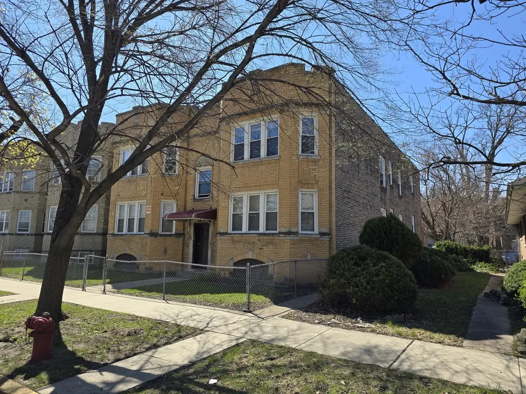 9130 South Throop Street Chicago IL 60620