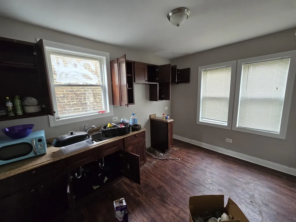 9130 South Throop Street Chicago IL 60620