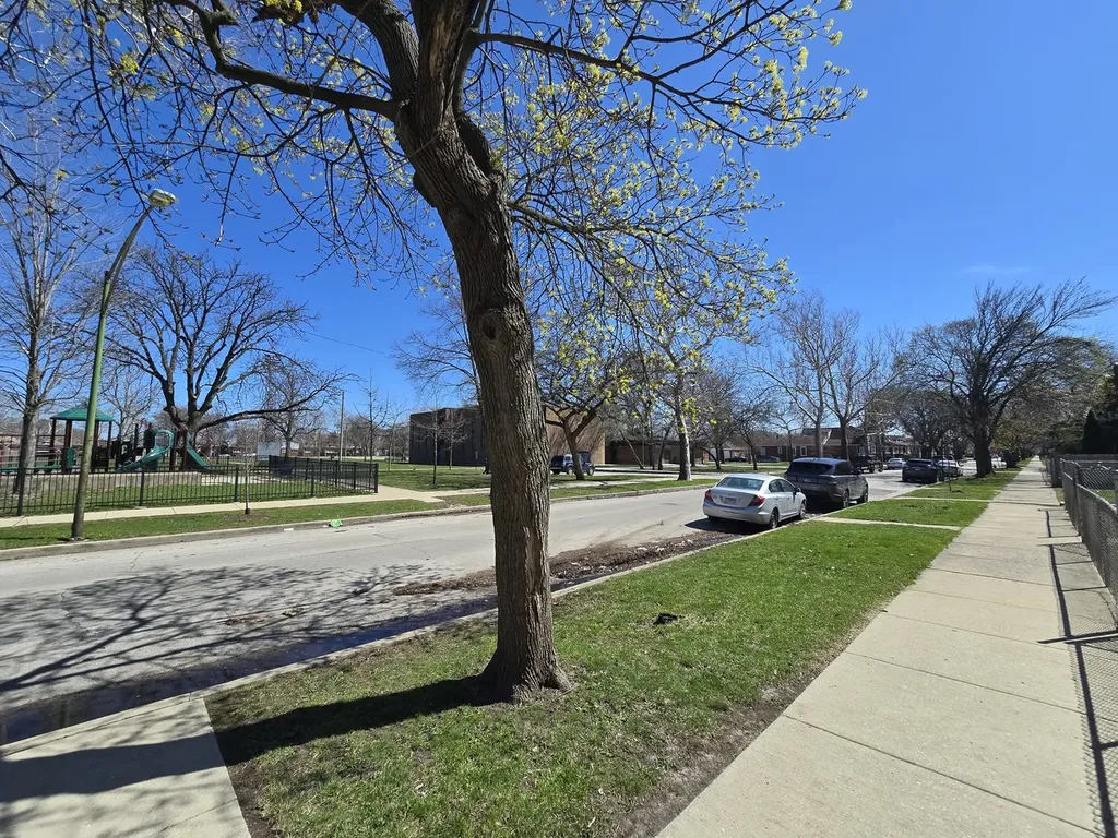 9130 South Throop Street Chicago IL 60620