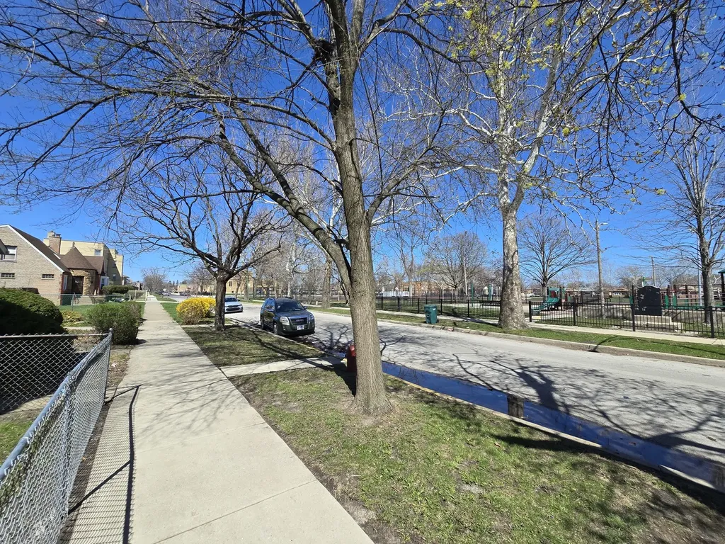 9130 South Throop Street Chicago IL 60620