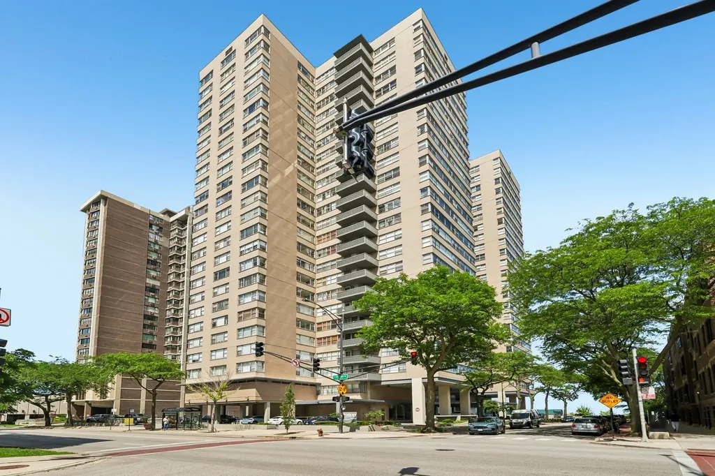 6301 North Sheridan Road Chicago IL 60660