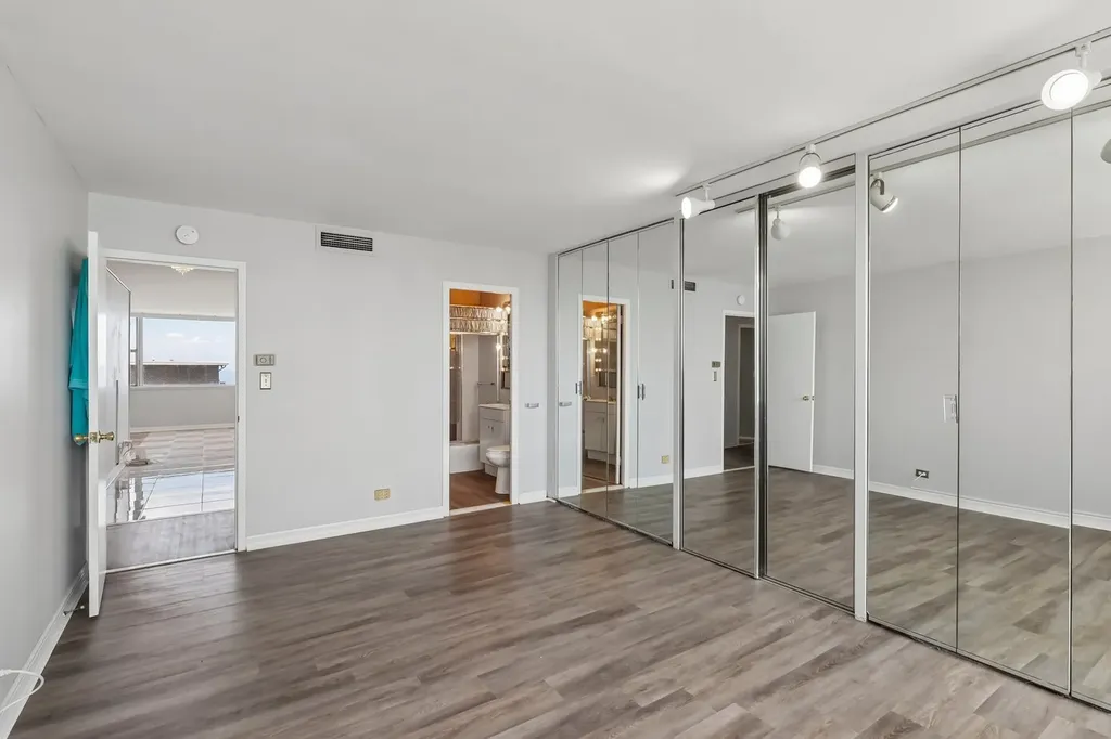 6301 North Sheridan Road Chicago IL 60660