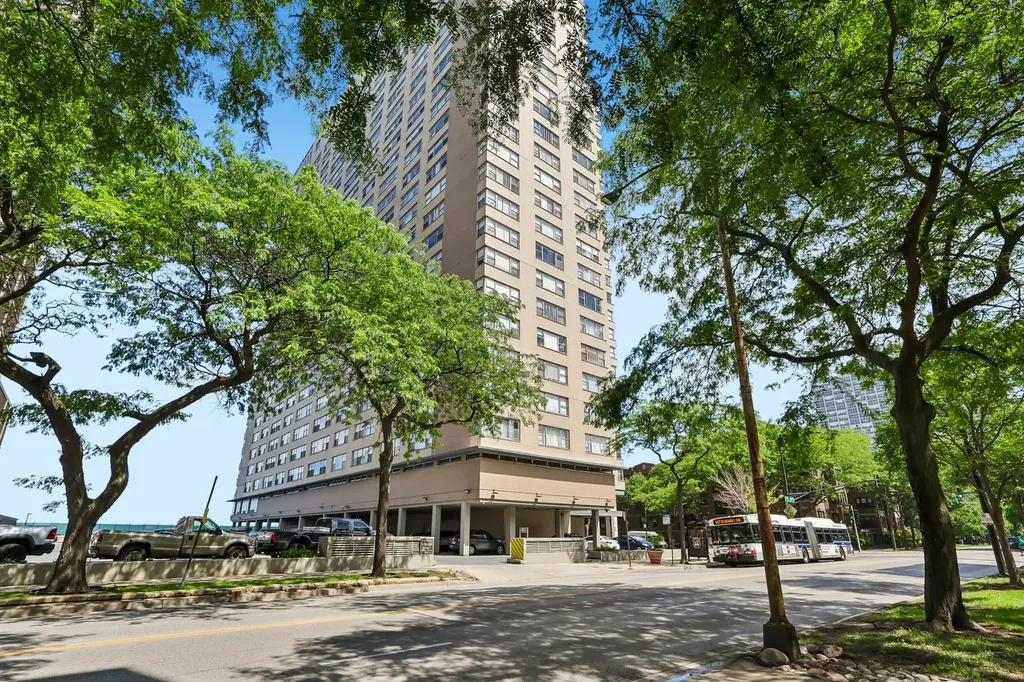 6301 North Sheridan Road Chicago IL 60660