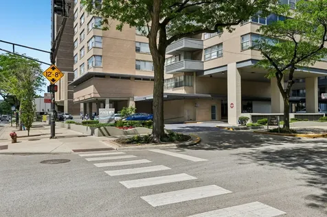 6301 North Sheridan Road Chicago IL 60660