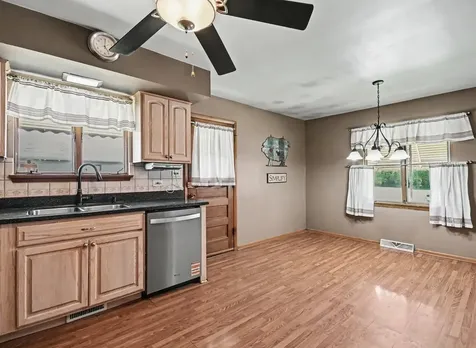 14107 South Mackinaw Avenue S Burnham IL 60633