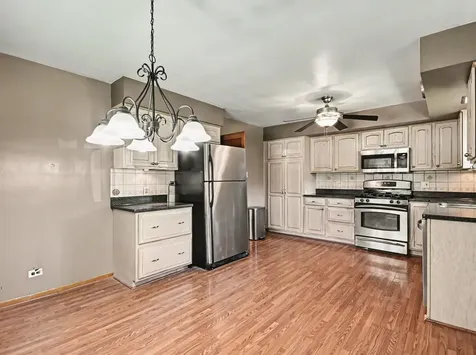 14107 South Mackinaw Avenue S Burnham IL 60633