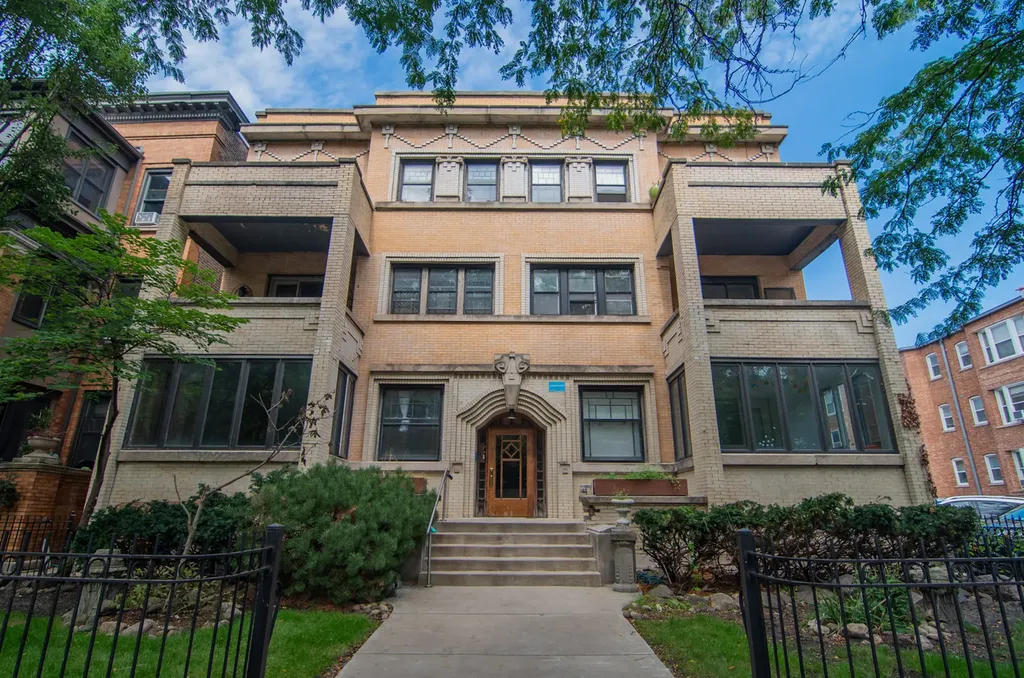 844 West Lakeside Place Chicago IL 60640