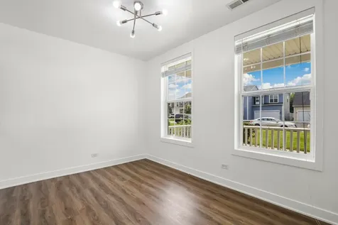 1613 Victoria Park Circle Aurora IL 60504