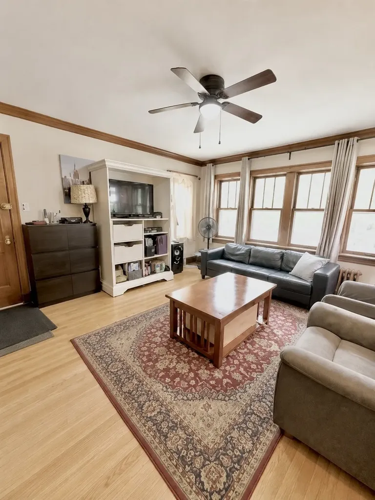 5445 West Melrose Street Chicago IL 60641