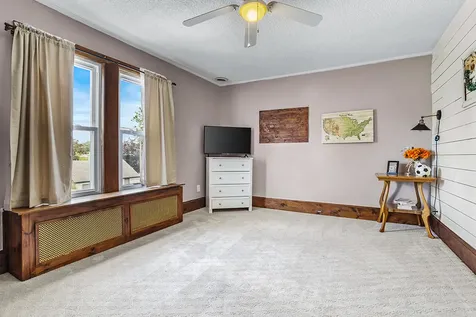 206 North Pine Street Momence IL 60954