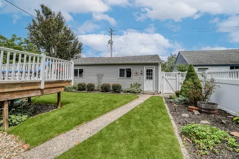 206 North Pine Street Momence IL 60954