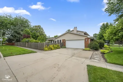 226 Meadow Wood Drive Joliet IL 60431