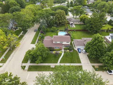 226 Meadow Wood Drive Joliet IL 60431
