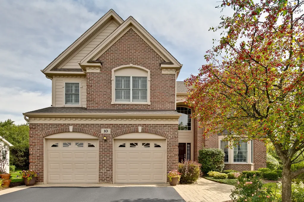 10 Eagle Ridge Drive Hawthorn Woods IL 60047