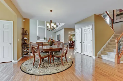 10 Eagle Ridge Drive Hawthorn Woods IL 60047